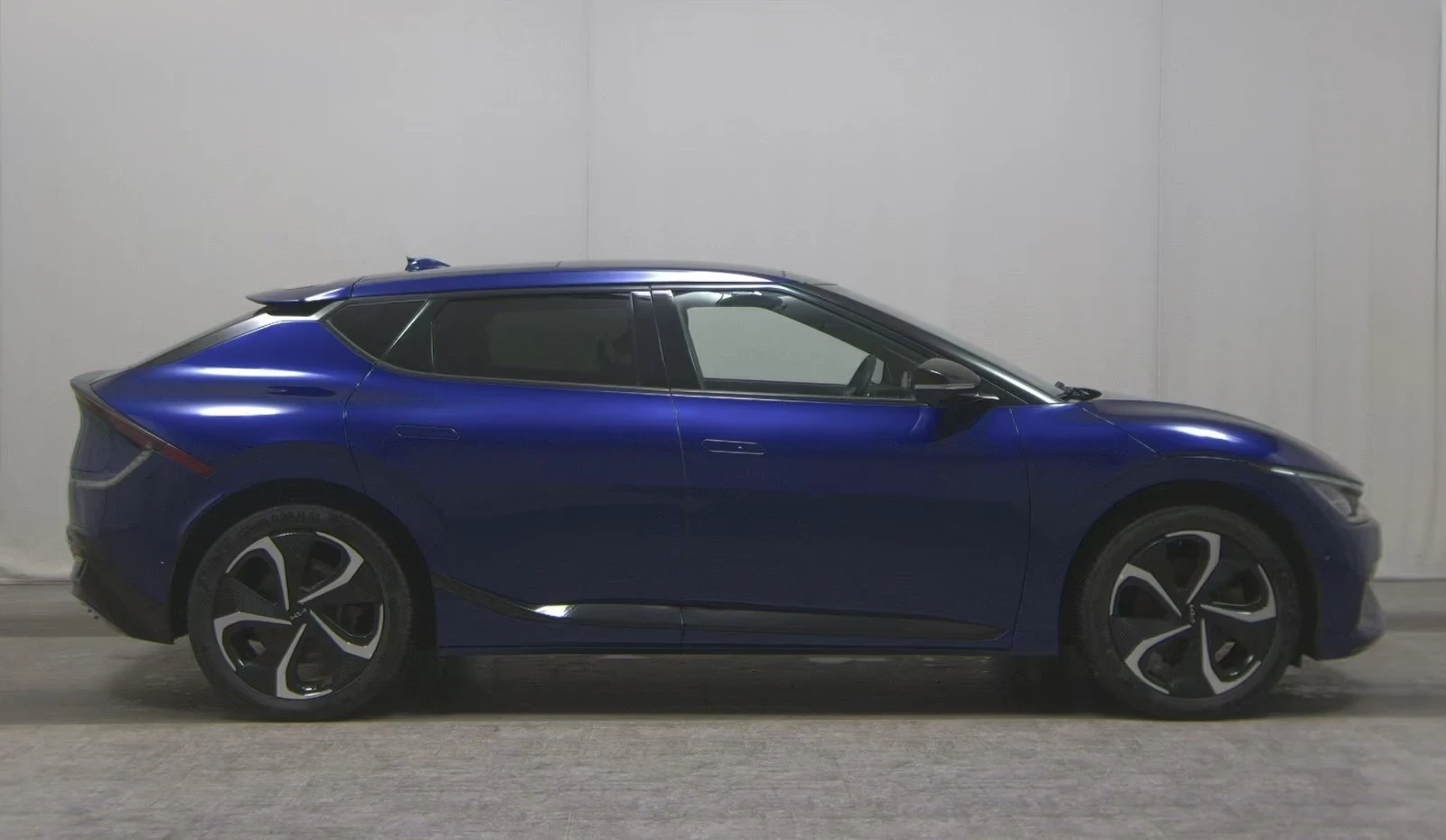 Kia EV6 GT-Line 77kWh AWD DIST Matrix 360 Winter Pack+ HUD, снимка 3 - Автомобили и джипове - 54296980