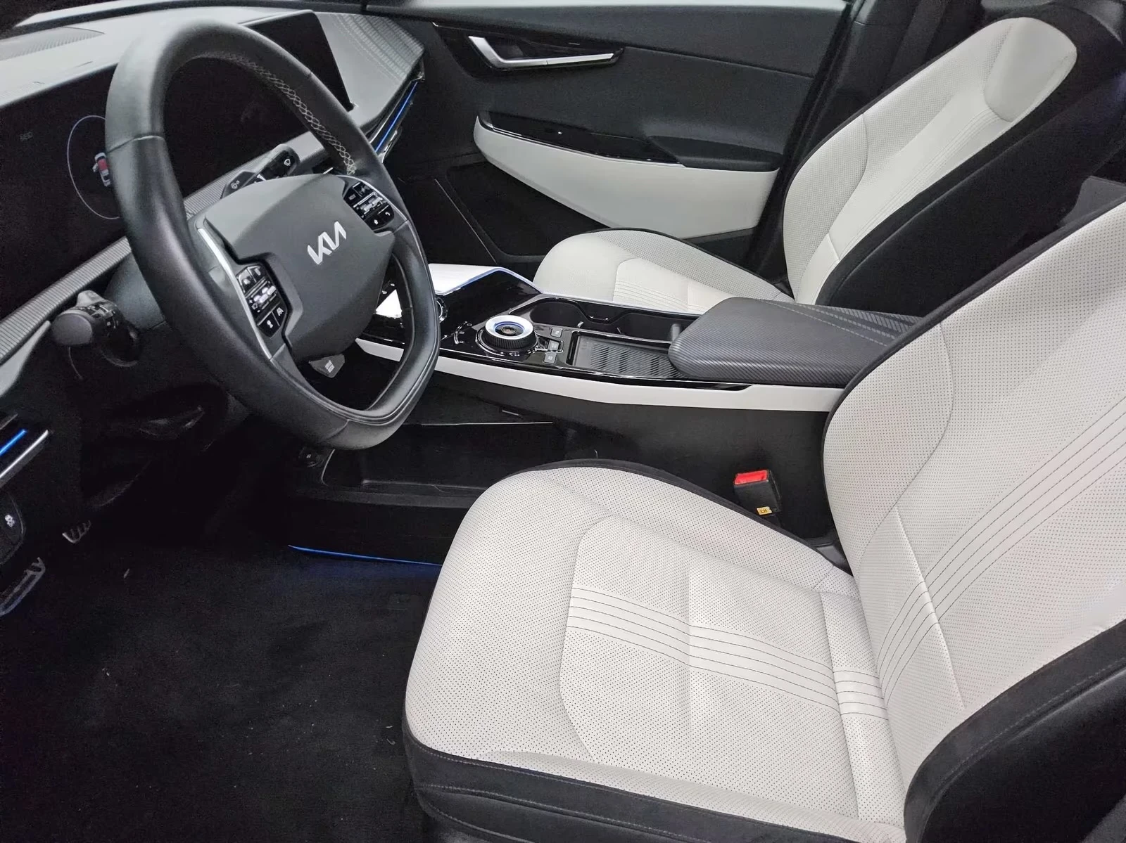 Kia EV6 GT-Line 77kWh AWD DIST Matrix 360 Winter Pack+ HUD, снимка 7 - Автомобили и джипове - 54296980