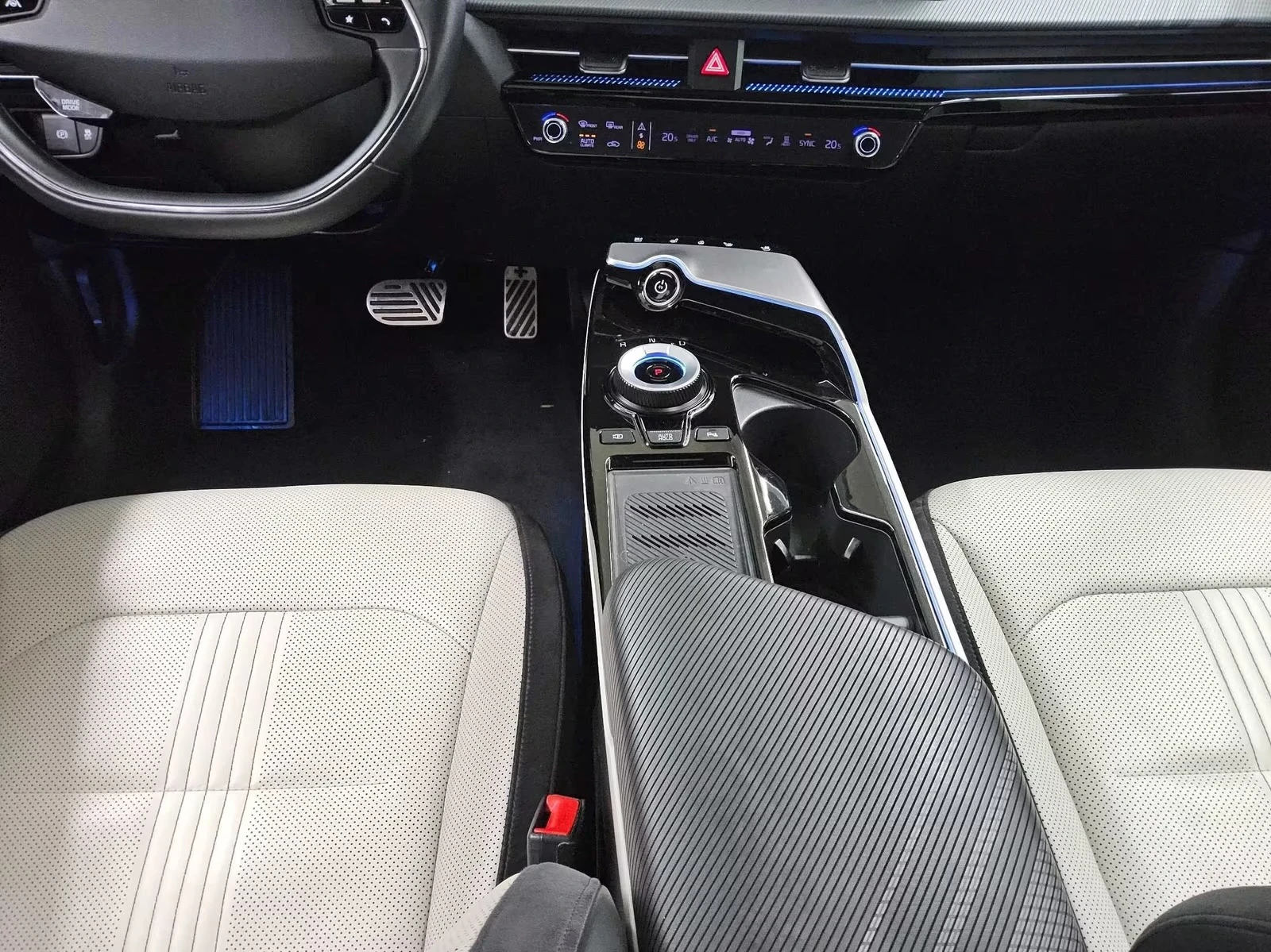 Kia EV6 GT-Line 77kWh AWD DIST Matrix 360 Winter Pack+ HUD, снимка 6 - Автомобили и джипове - 54296980