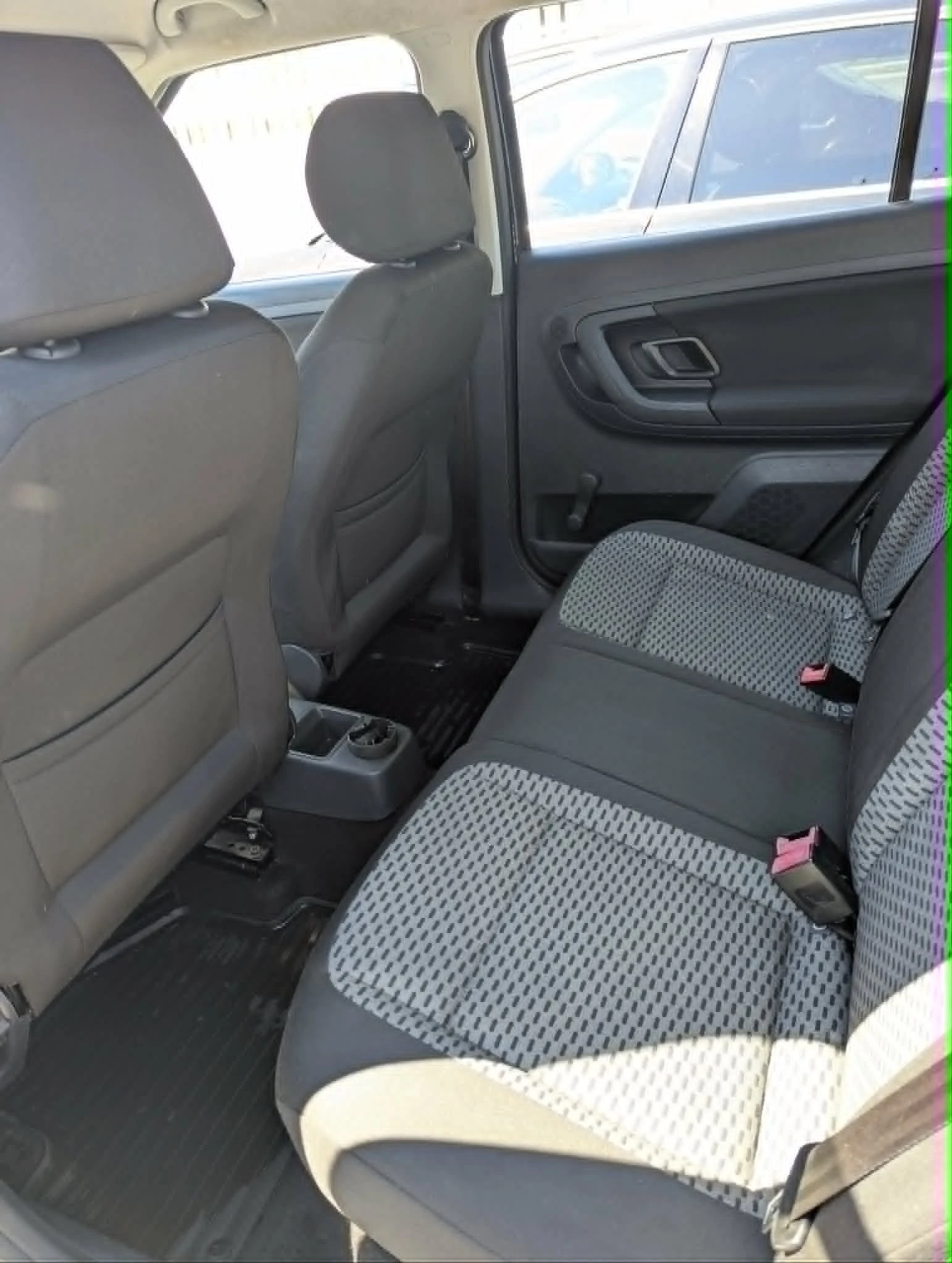 Skoda Fabia, снимка 5 - Автомобили и джипове - 54693522