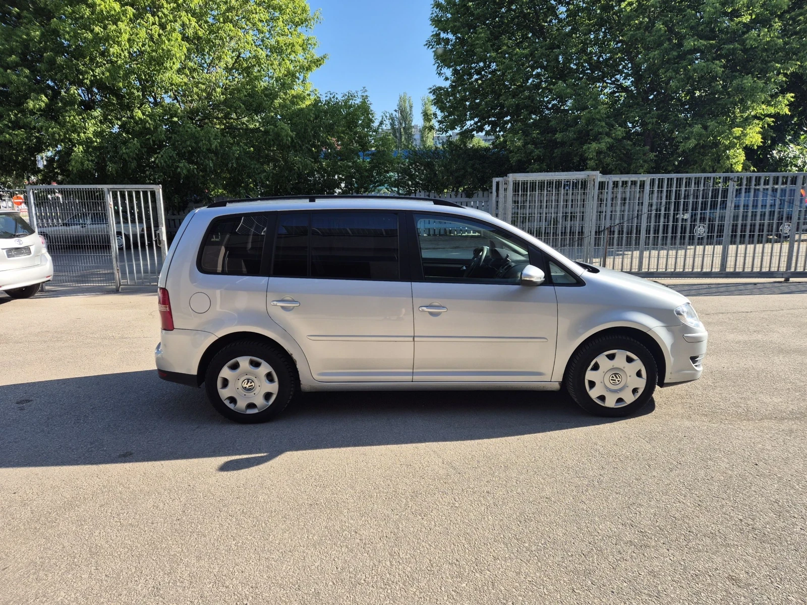 VW Touran 1.9  105 К.С.  6 СКОРОСТИ , снимка 5 - Автомобили и джипове - 54694860