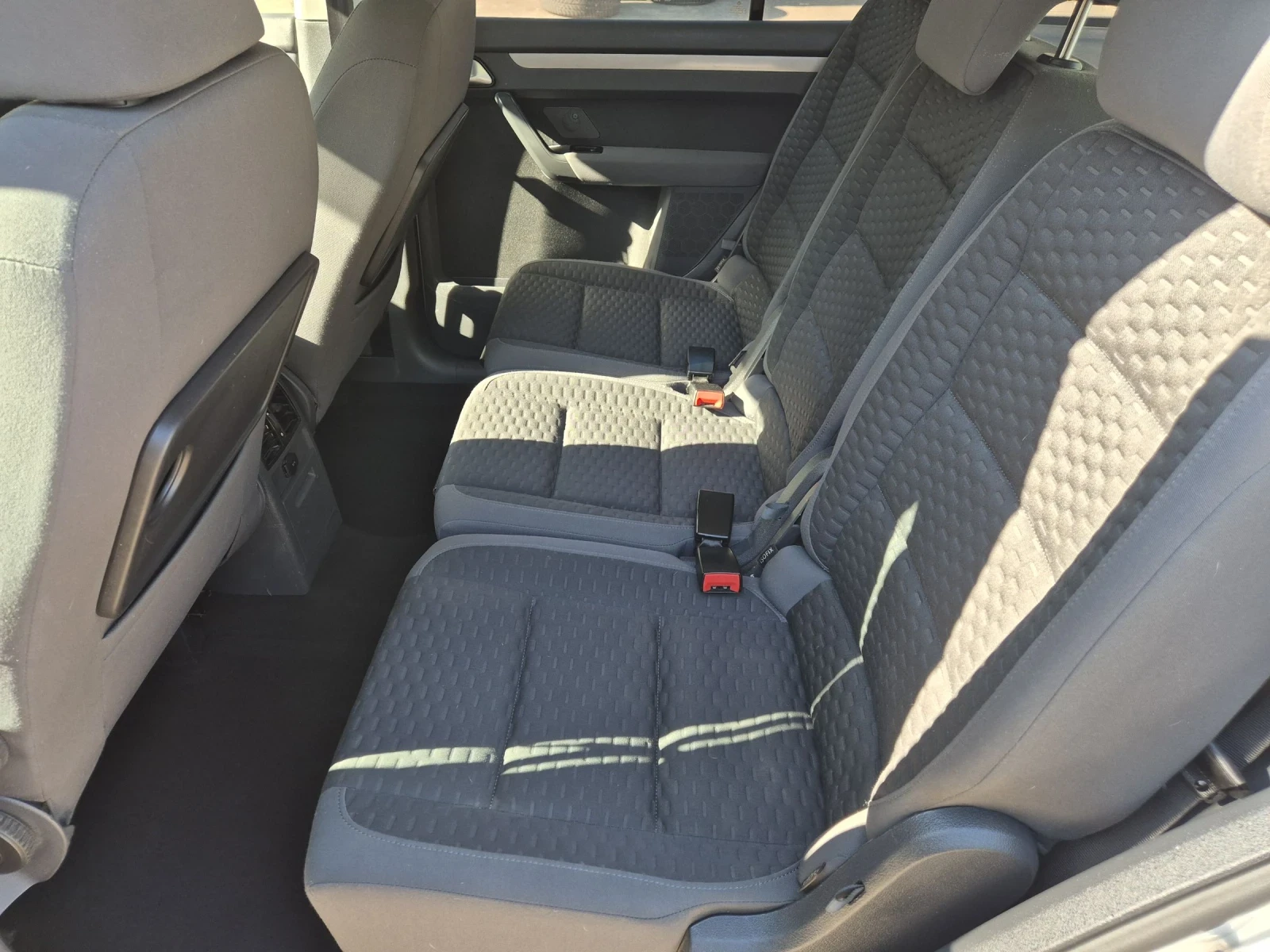 VW Touran 1.9  105 К.С.  6 СКОРОСТИ , снимка 9 - Автомобили и джипове - 54694860