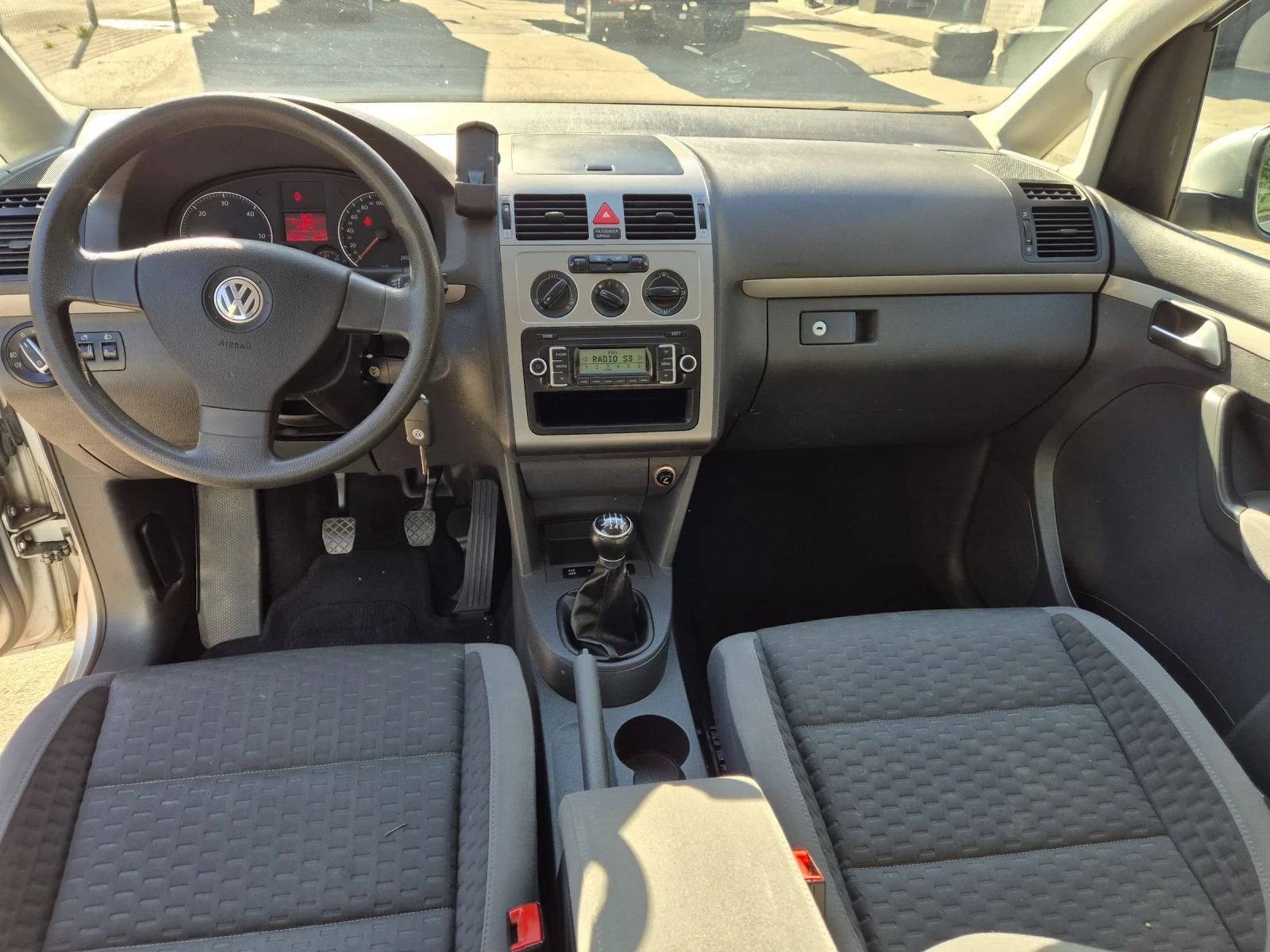 VW Touran 1.9  105 К.С.  6 СКОРОСТИ , снимка 12 - Автомобили и джипове - 54694860