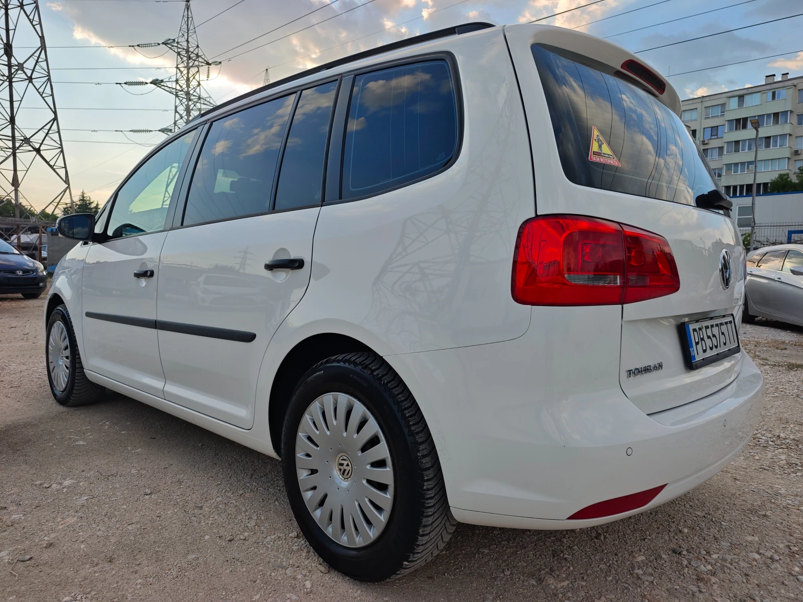 VW Touran 1.6TDI / DSG, снимка 4 - Автомобили и джипове - 55054539