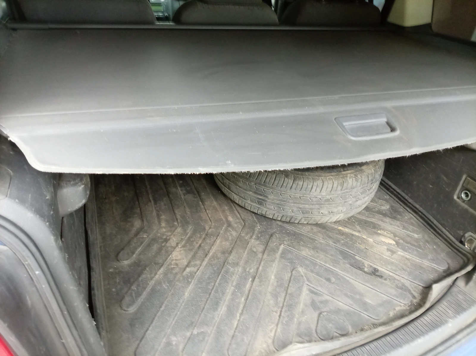 VW Touran 1.6, снимка 8 - Автомобили и джипове - 55436576