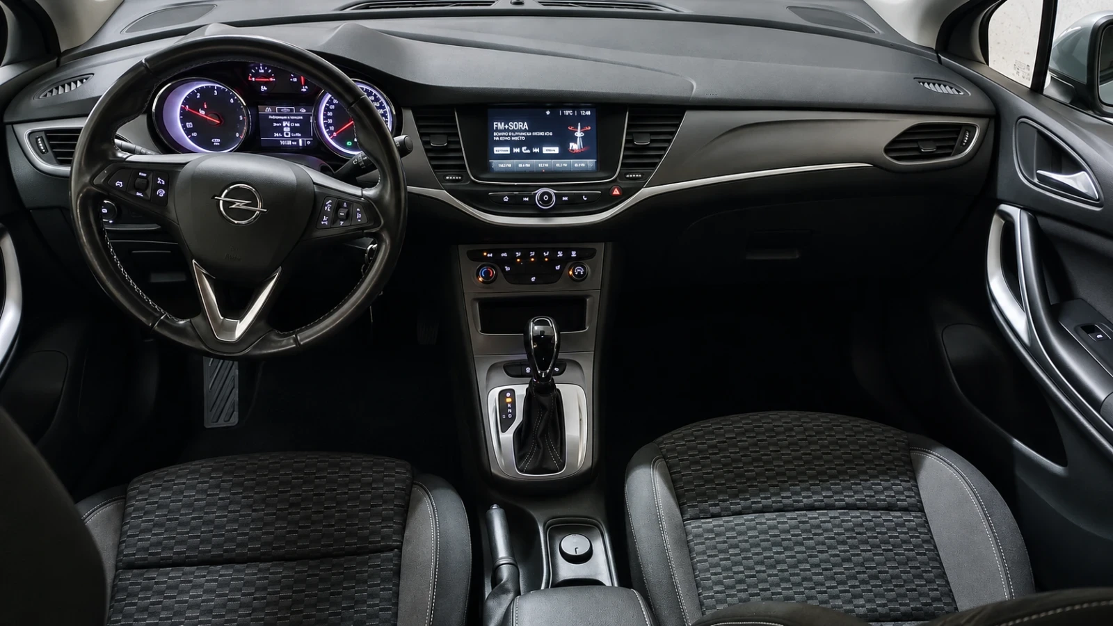 Opel Astra Sports Tourer , снимка 7 - Автомобили и джипове - 55548490