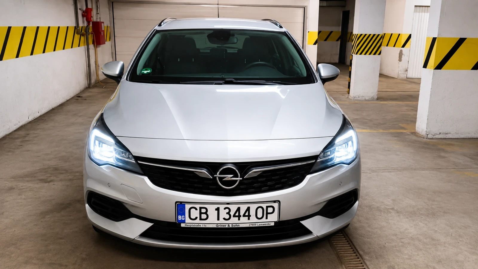 Opel Astra Sports Tourer , снимка 2 - Автомобили и джипове - 55548490