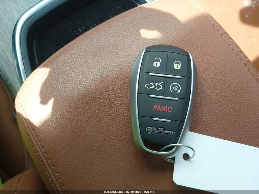 Alfa Romeo Giulia 2.0l Ti Rwd, снимка 11 - Автомобили и джипове - 55586790
