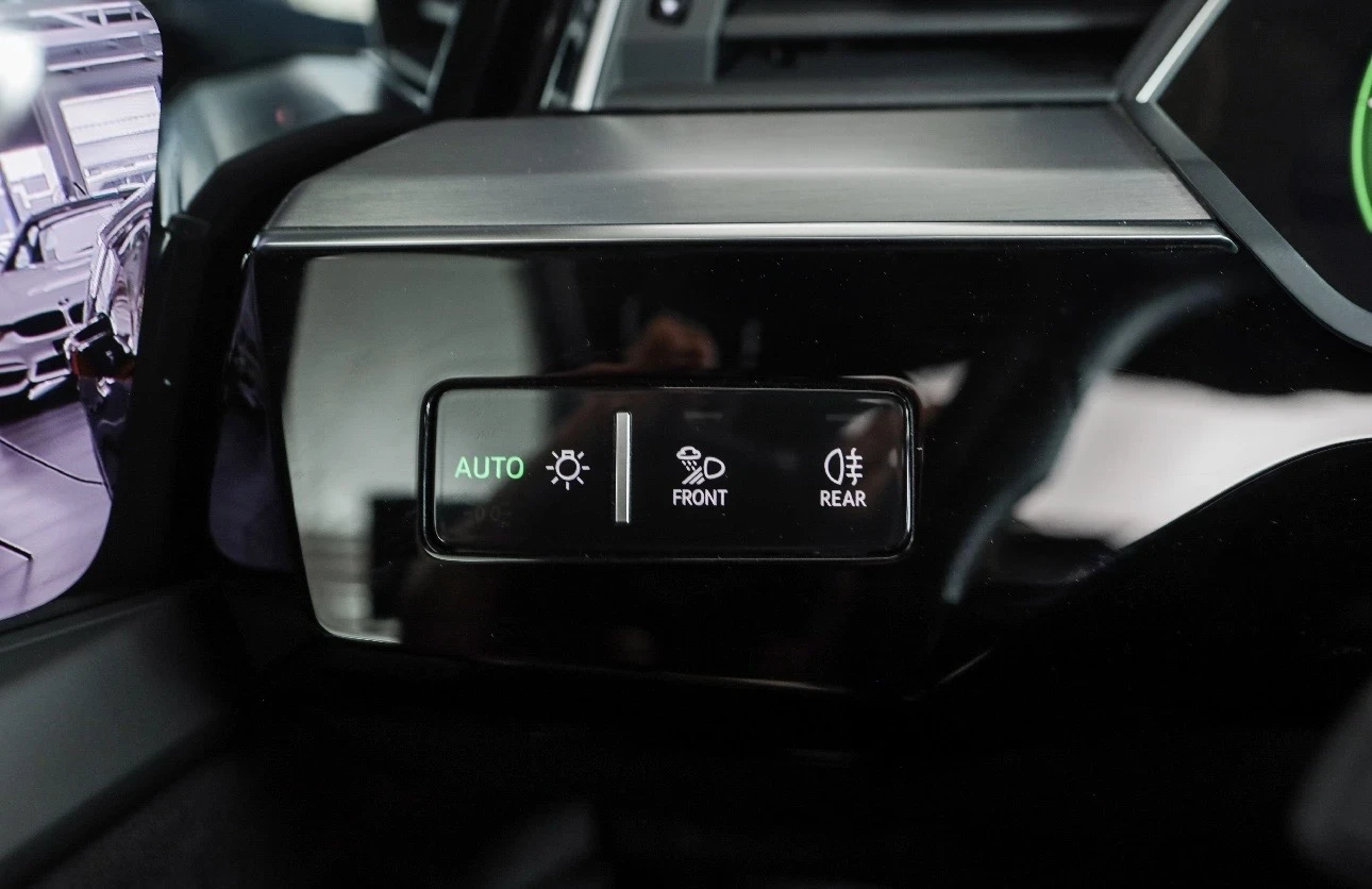 Audi E-Tron 55 S-LINE PLUS 67000KM. ГАРАНЦИЯ HEAD-UP B&O FULL, снимка 14 - Автомобили и джипове - 55798738