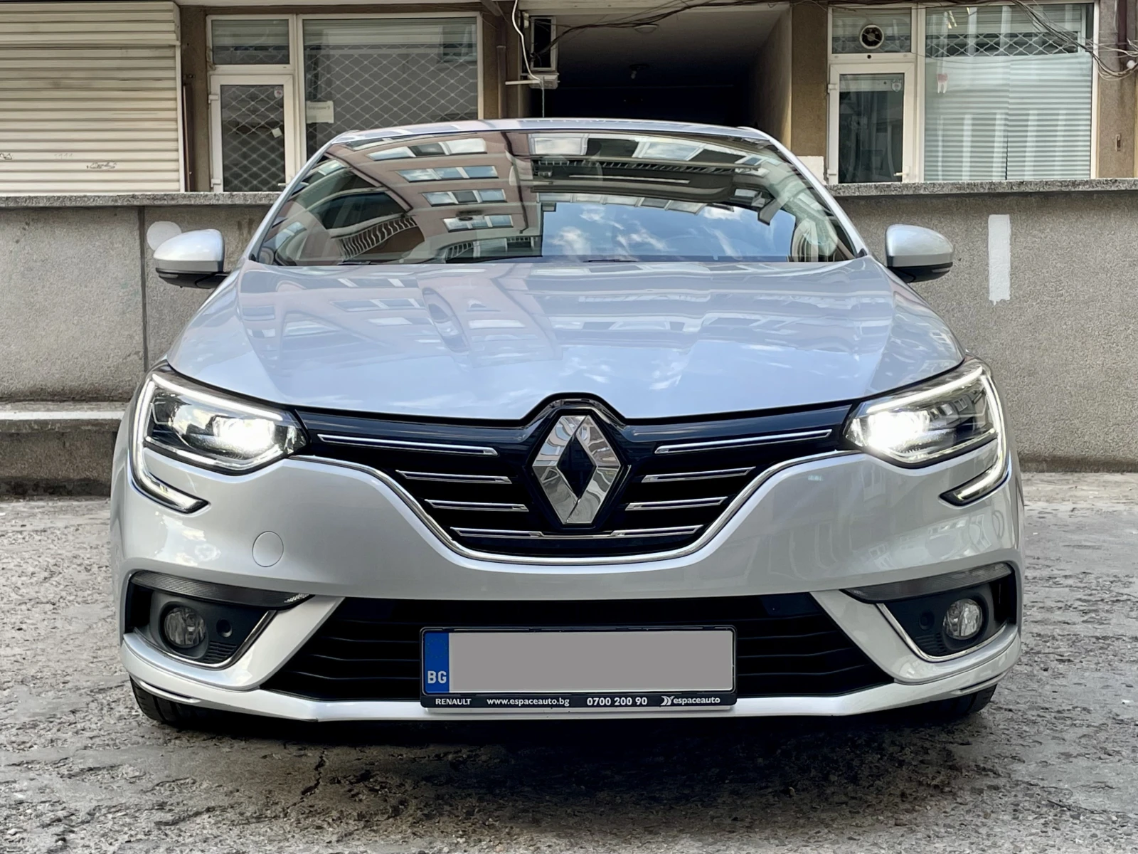 Renault Megane Intense, снимка 2 - Автомобили и джипове - 55944075