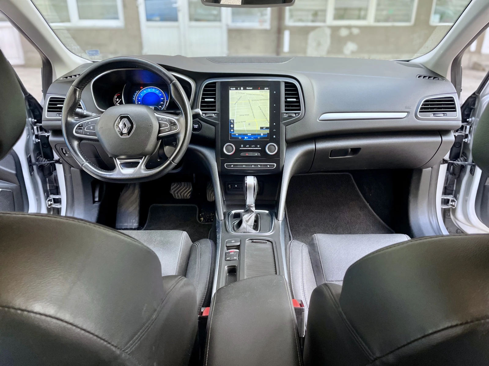 Renault Megane Intense, снимка 6 - Автомобили и джипове - 55944075