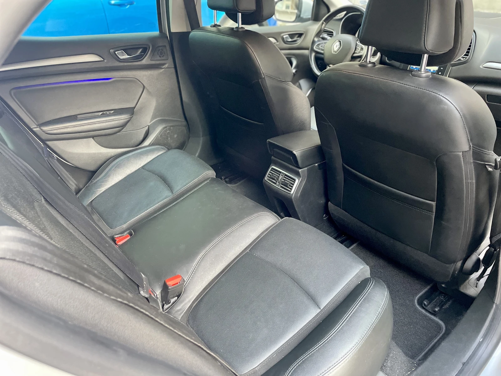 Renault Megane Intense, снимка 9 - Автомобили и джипове - 55944075