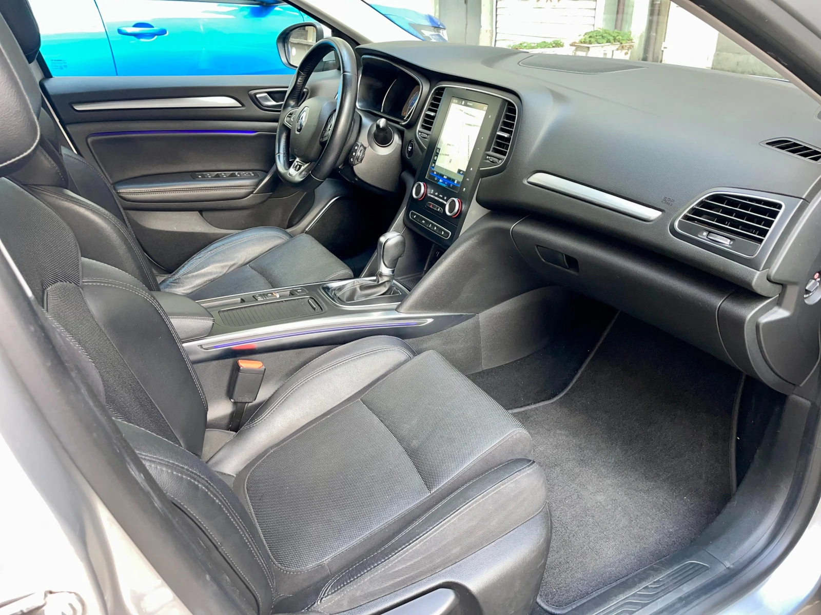 Renault Megane Intense, снимка 8 - Автомобили и джипове - 55944075