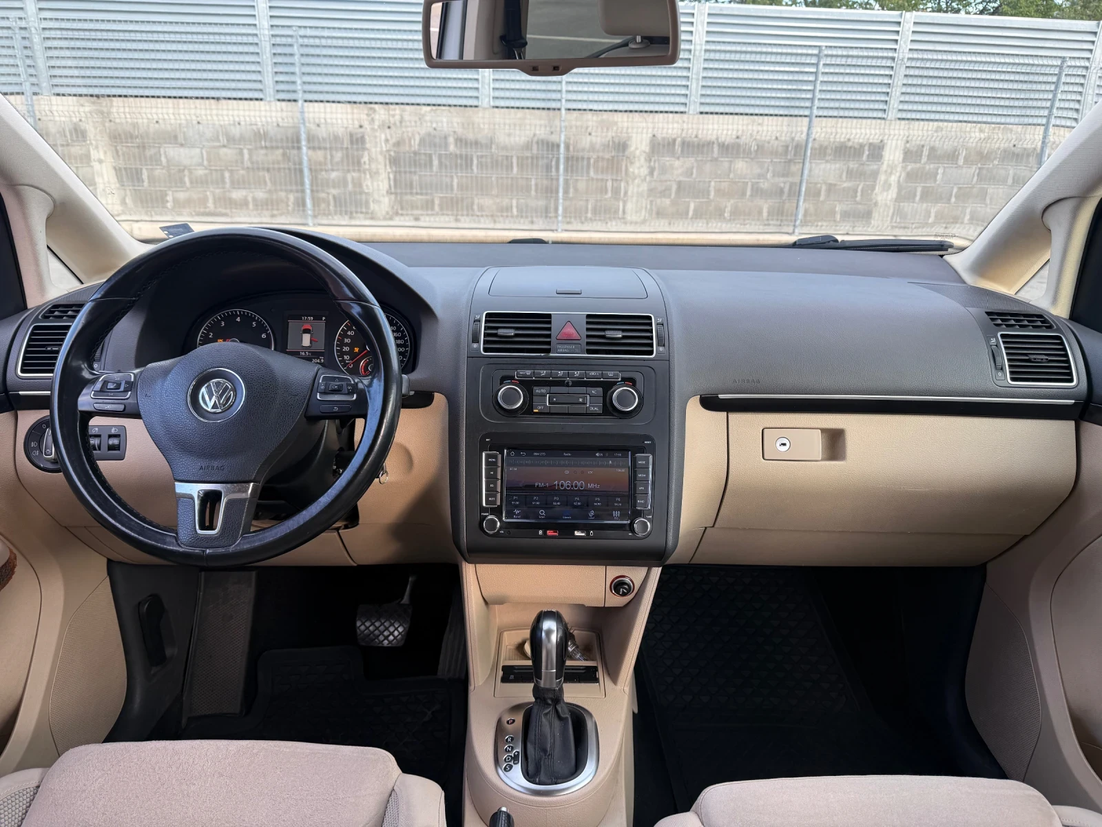 VW Touran 1, 4 TSI-МЕТАН   , снимка 11 - Автомобили и джипове - 56246497