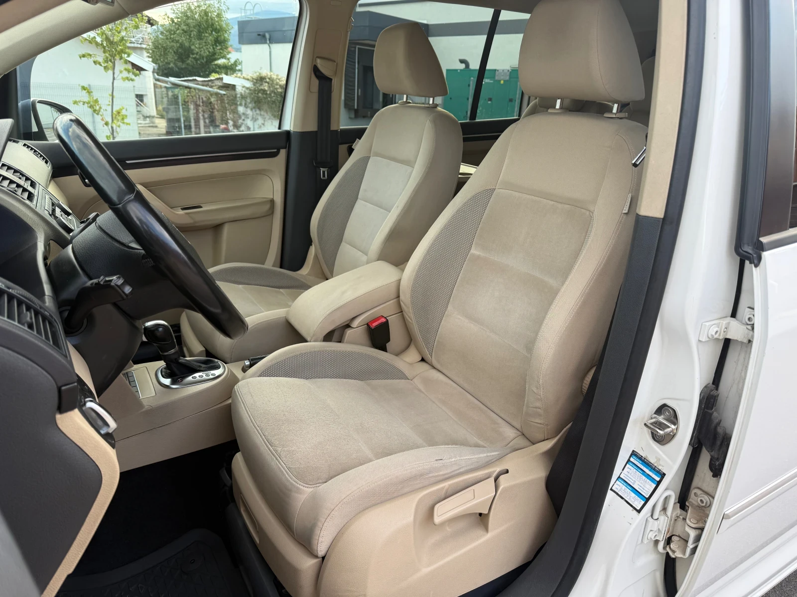 VW Touran 1, 4 TSI-МЕТАН   , снимка 7 - Автомобили и джипове - 56246497