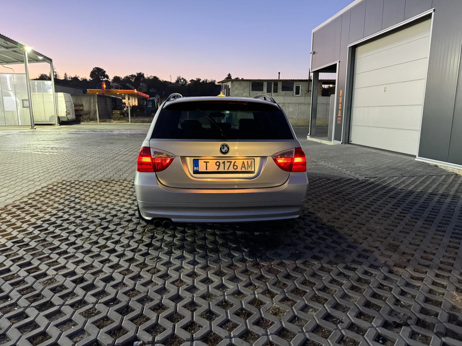 BMW 330, снимка 4 - Автомобили и джипове - 56521559