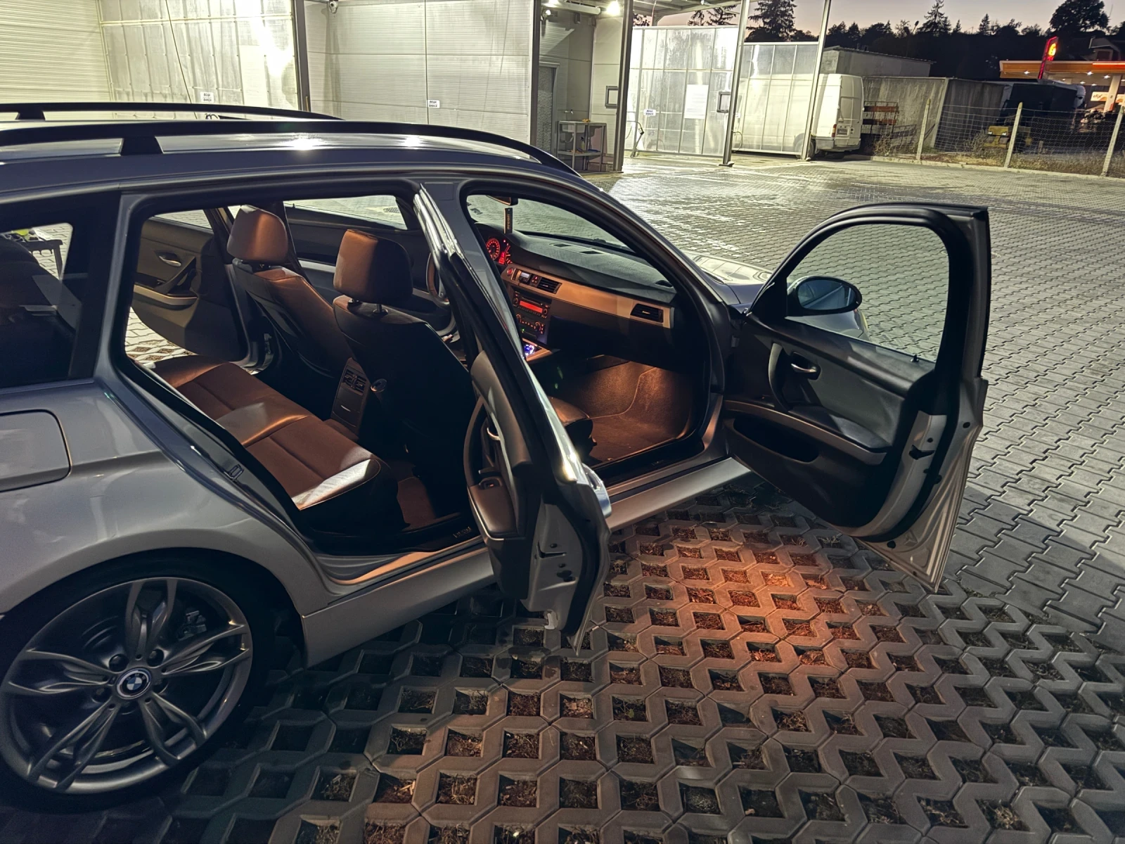 BMW 330, снимка 9 - Автомобили и джипове - 56521559