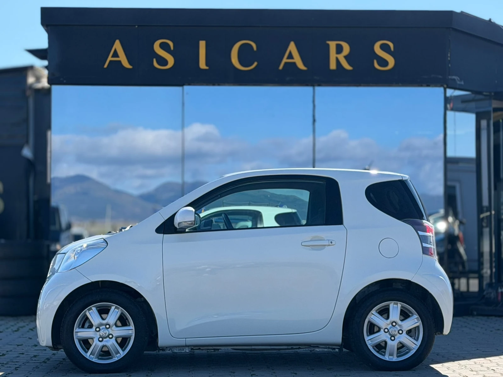 Toyota IQ / 1.0I / AUTOMAT /, снимка 2 - Автомобили и джипове - 56740746