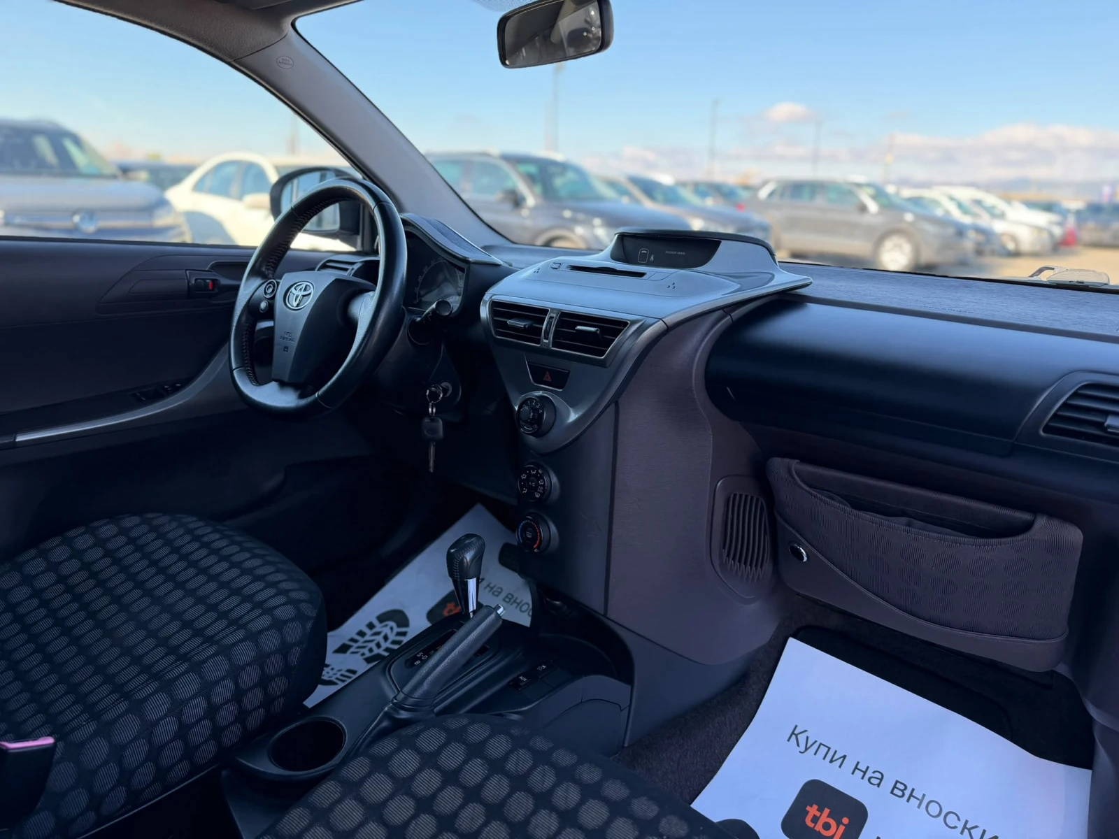 Toyota IQ / 1.0I / AUTOMAT /, снимка 10 - Автомобили и джипове - 56740746