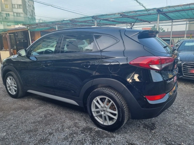 Hyundai Tucson 2.0* AWD* ПАНОРАМА* КОЖА, снимка 8 - Автомобили и джипове - 45783734