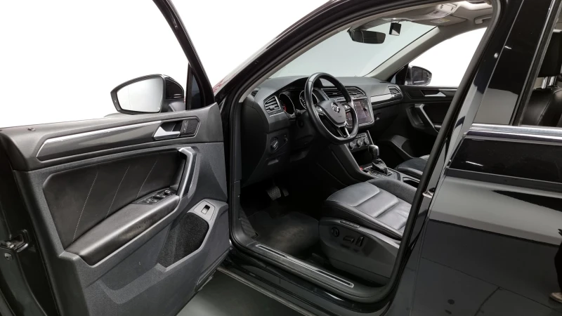 VW Tiguan 2.0TDI PRESTIGE , снимка 9 - Автомобили и джипове - 52534840