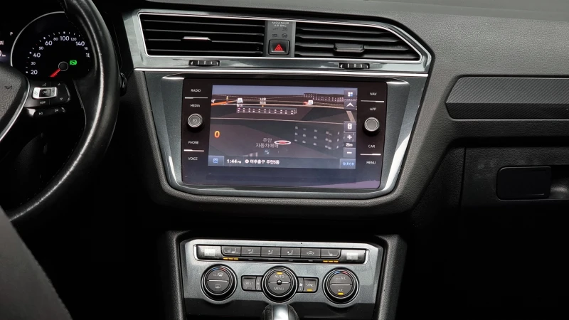 VW Tiguan 2.0TDI PRESTIGE , снимка 13 - Автомобили и джипове - 52534840