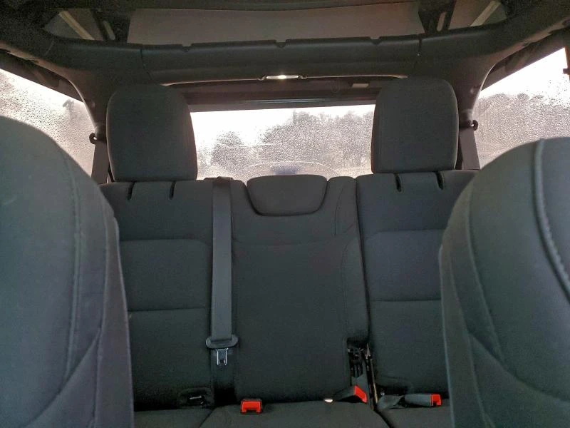 Jeep Wrangler 2.0L 4 4x4 w/Rear Wheel Drv, снимка 13 - Автомобили и джипове - 53168642