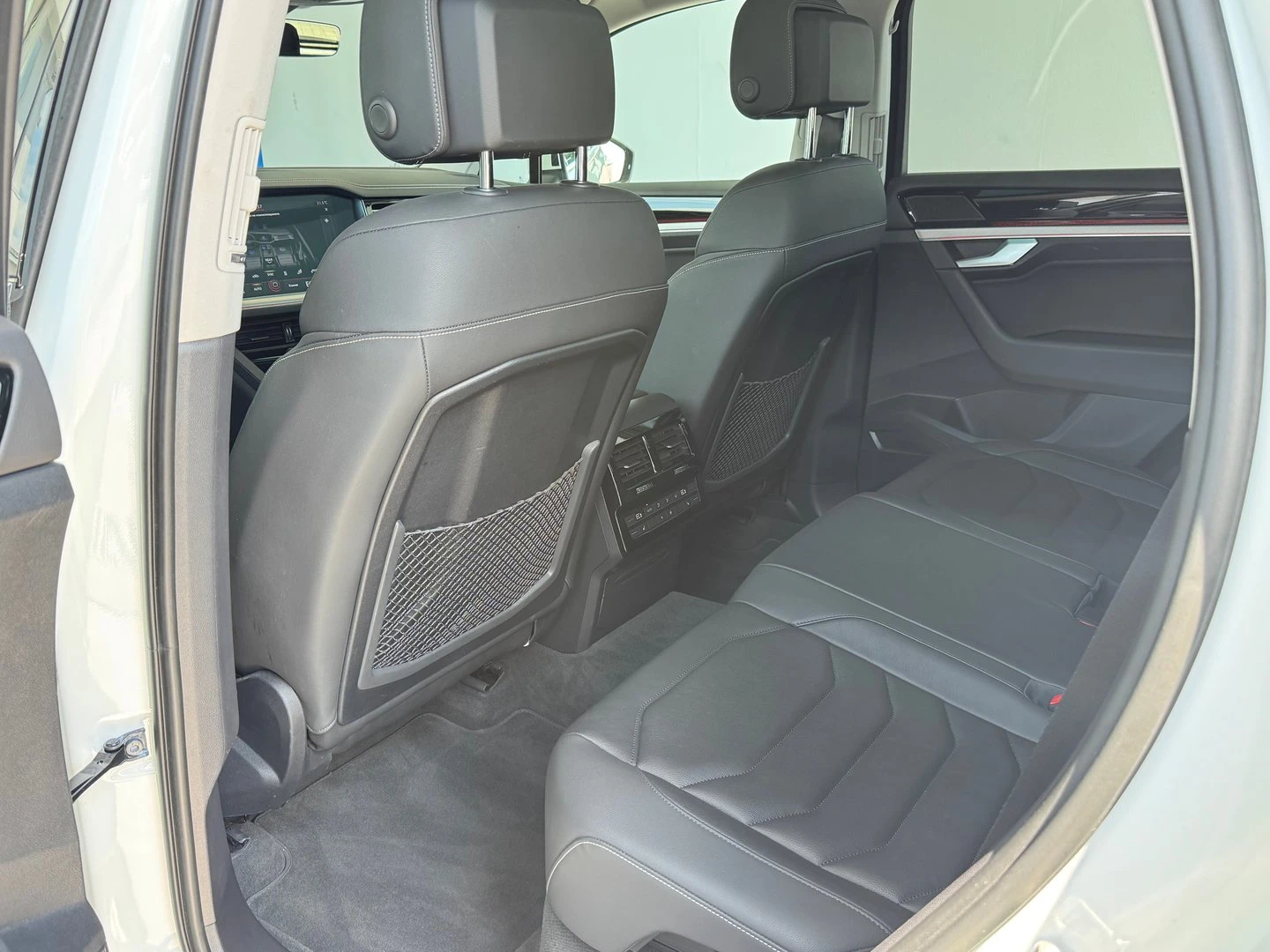 VW Touareg Elegance 3.0 V6 TDI SCR 4MOTION - изображение 10