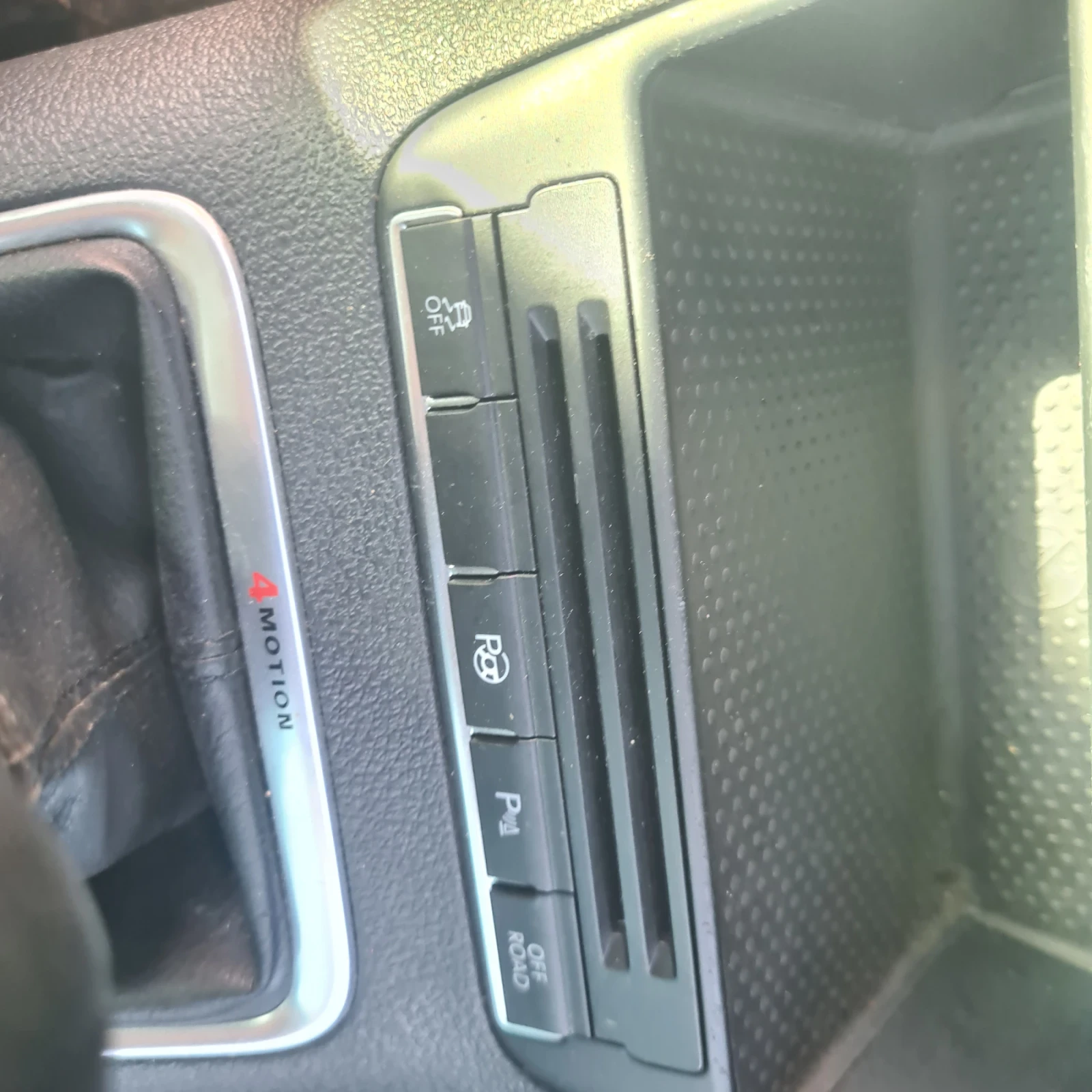 VW Tiguan 2.0 tdi-4 motion, снимка 12 - Автомобили и джипове - 55647013