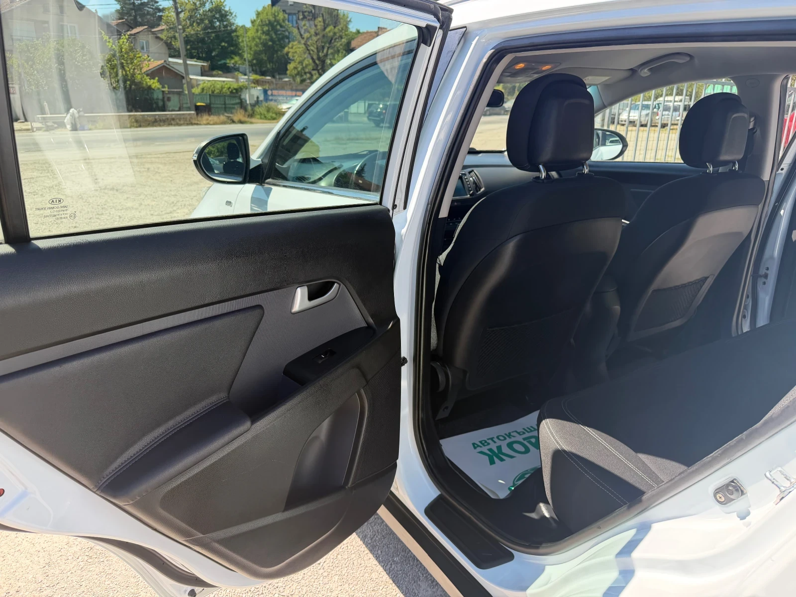 Kia Sportage 4x4 , АВТОМАТ, БЯЛА ПЕРЛА, снимка 12 - Автомобили и джипове - 55724560