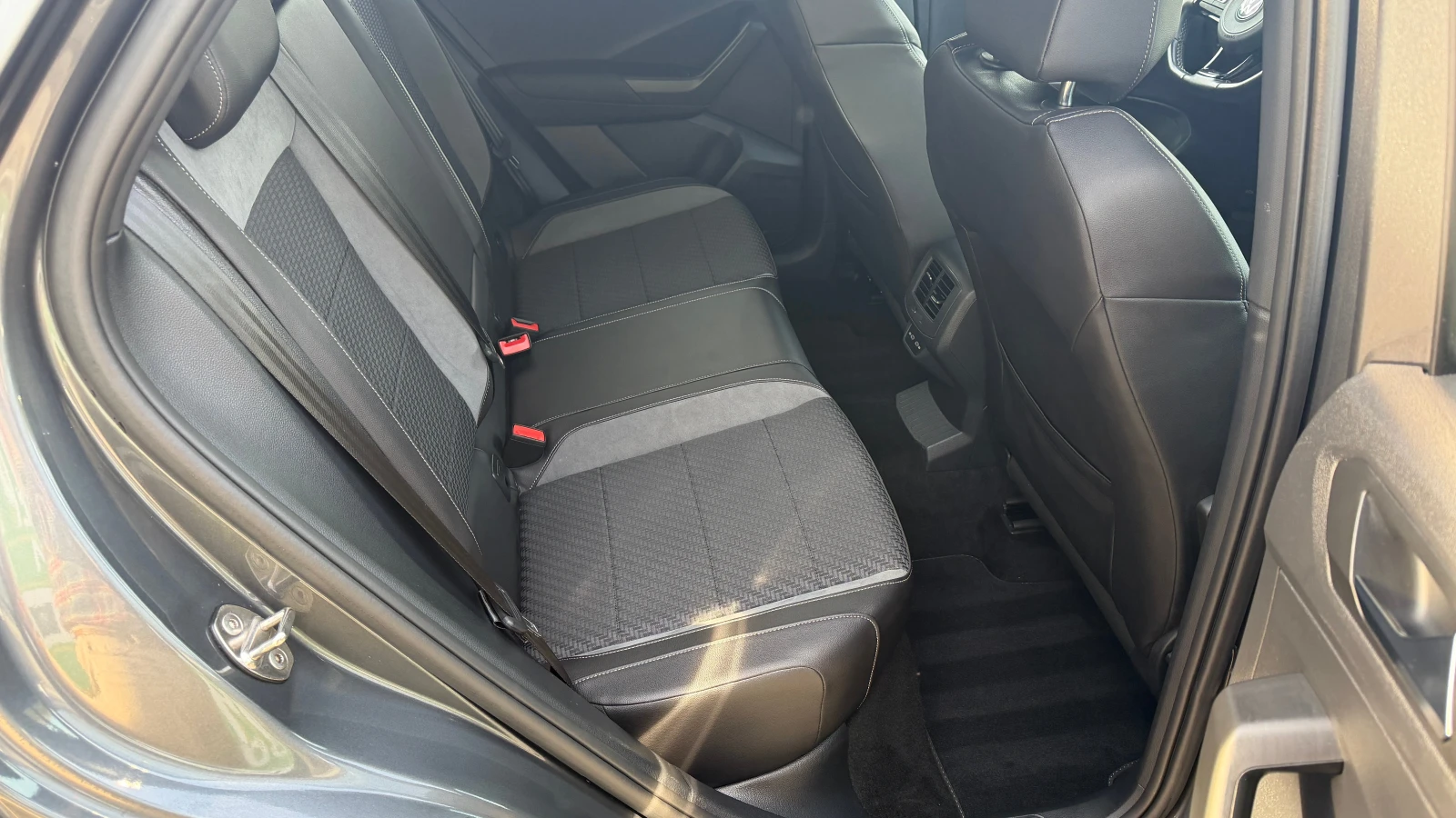VW T-Roc 2.0 R-Line 300 | Mobile.bg � ����������� 11