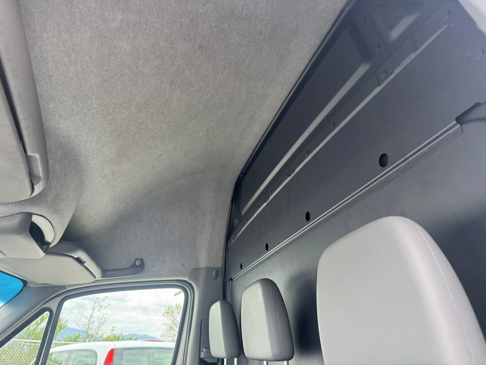 VW Crafter 2.5TDI KLIMATRONIK, снимка 11 - Бусове и автобуси - 54380237