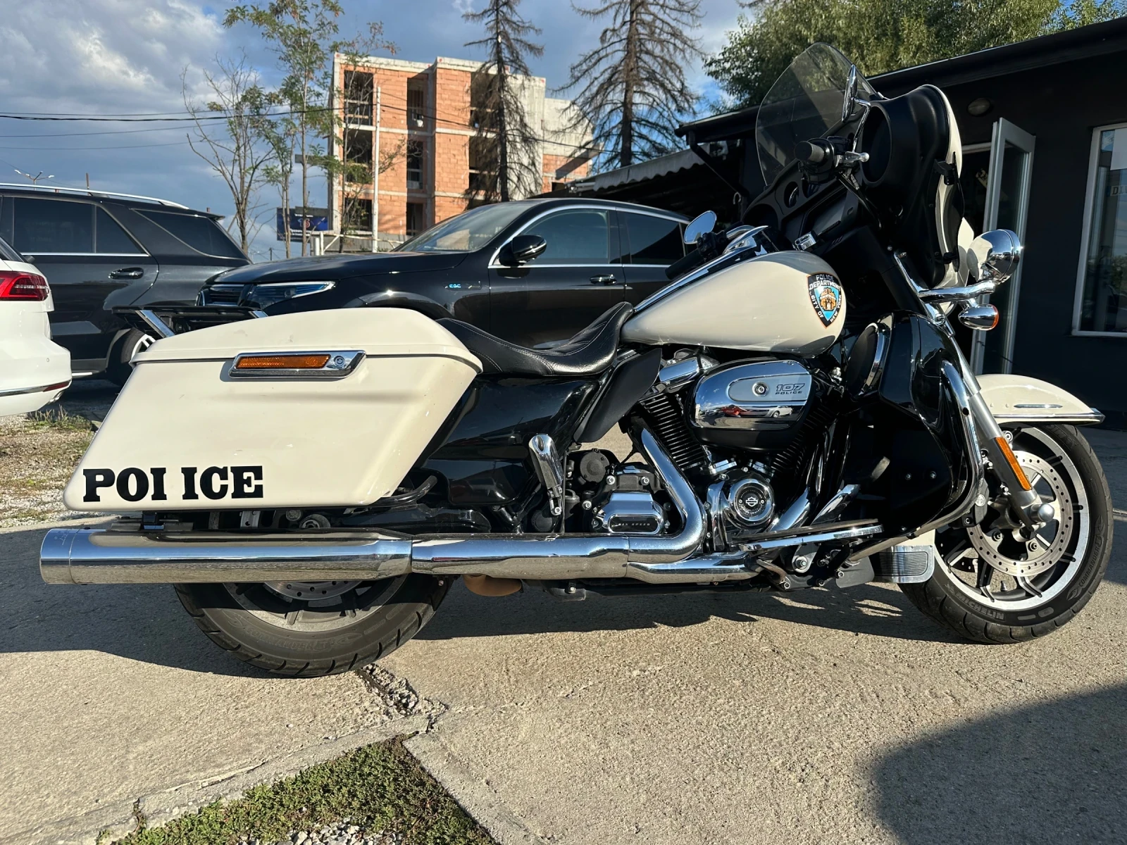 Harley-Davidson Electra Glide Classic Police 107 - изображение 2