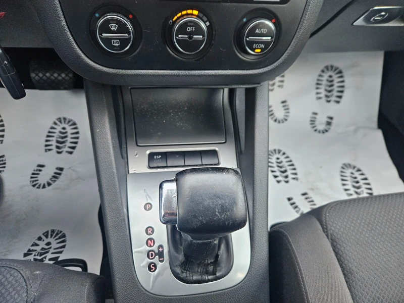 VW Golf 2.0TDI AVTOMAT, снимка 12 - Автомобили и джипове - 48211591