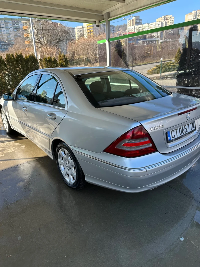 Mercedes-Benz C 220, снимка 2 - Автомобили и джипове - 49066656