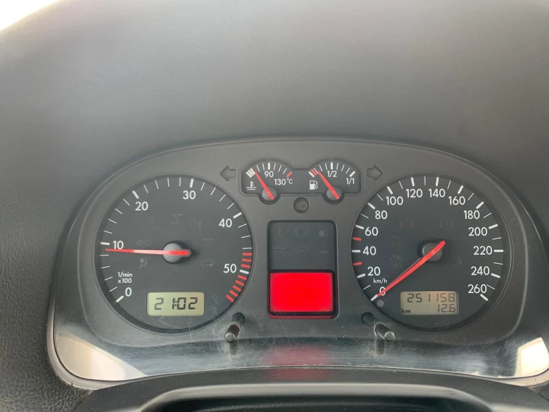 VW Golf 1.9 TDI 85 kW Кожа Климатроник Печка, снимка 13 - Автомобили и джипове - 51945684