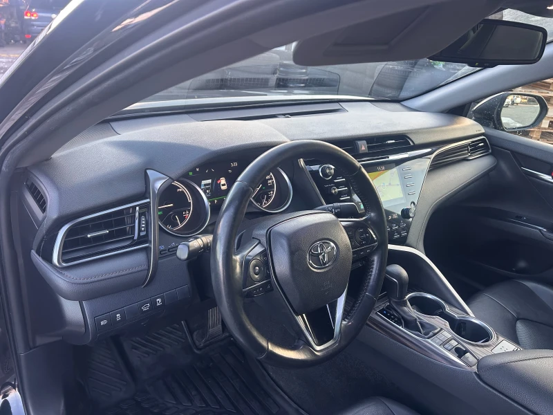 Toyota Camry 2.5HYBRID AVTOMAT/NAVI/KOJA/KAMERA EURO 6, снимка 12 - Автомобили и джипове - 53077500