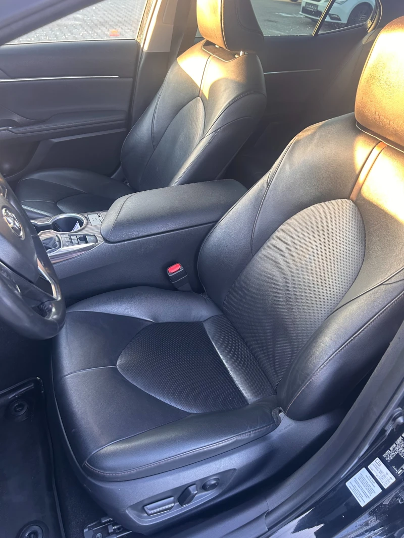 Toyota Camry 2.5HYBRID AVTOMAT/NAVI/KOJA/KAMERA EURO 6, снимка 11 - Автомобили и джипове - 53077500