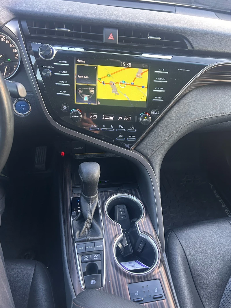 Toyota Camry 2.5HYBRID AVTOMAT/NAVI/KOJA/KAMERA EURO 6, снимка 13 - Автомобили и джипове - 53077500