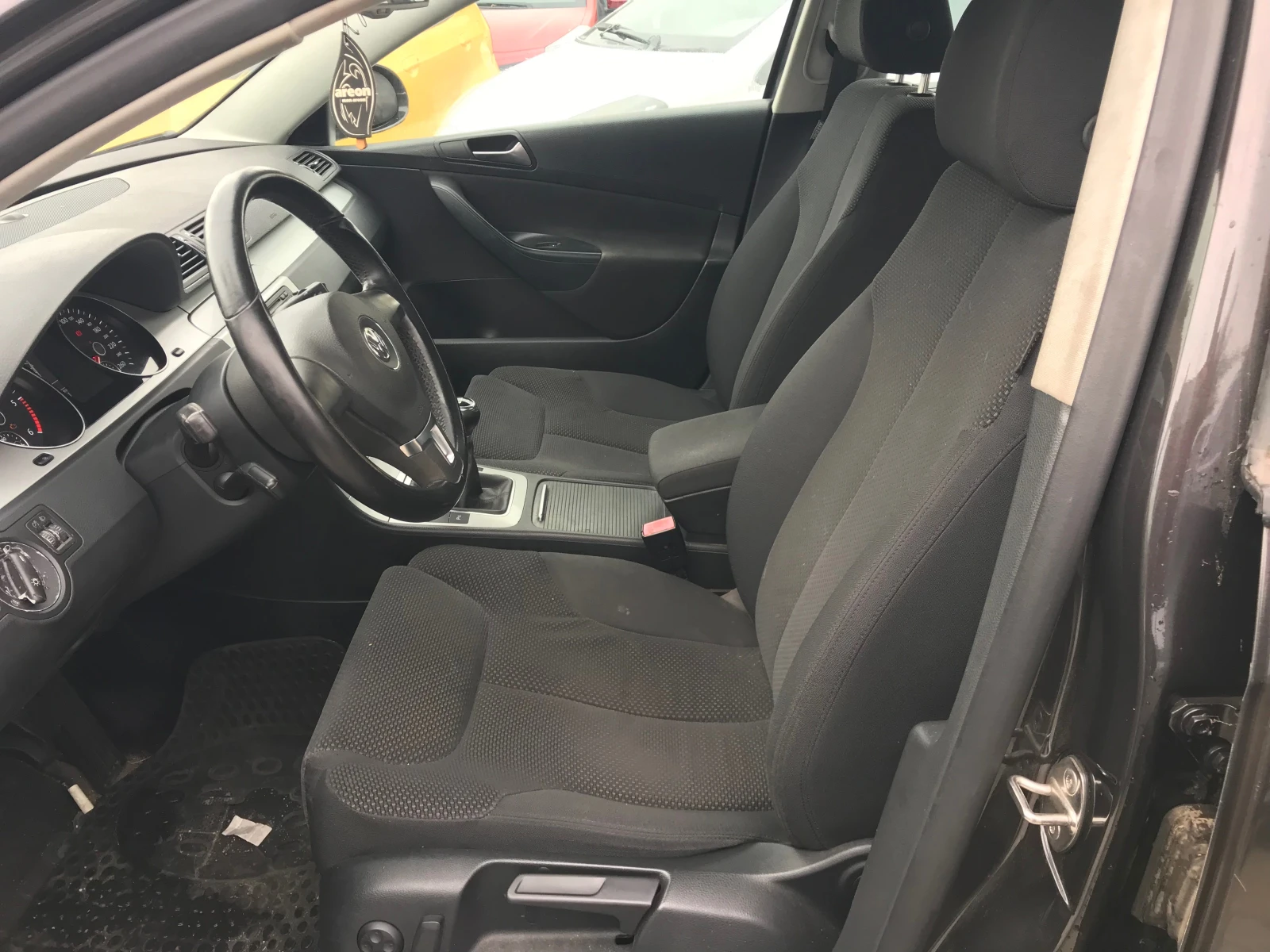 VW Passat 1.6tdi-105kc.-5ck. - изображение 10