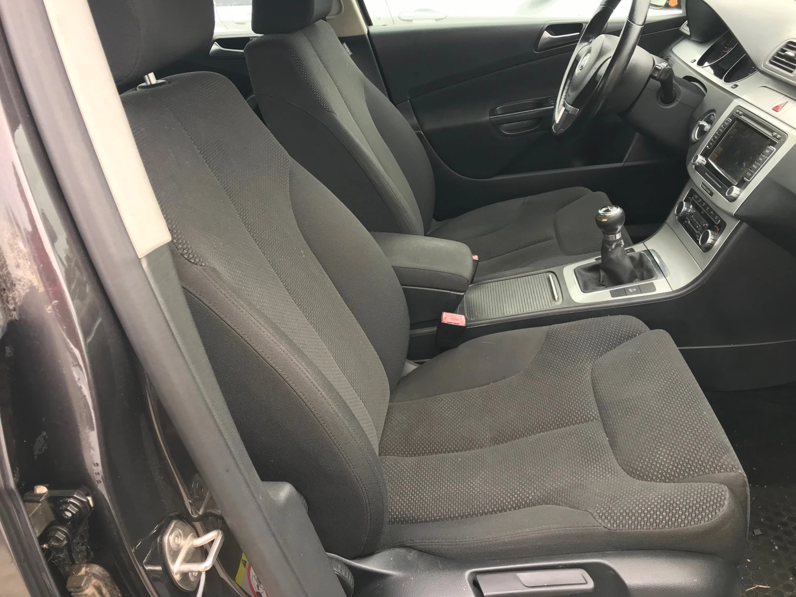 VW Passat 1.6tdi-105kc.-5ck. - изображение 9