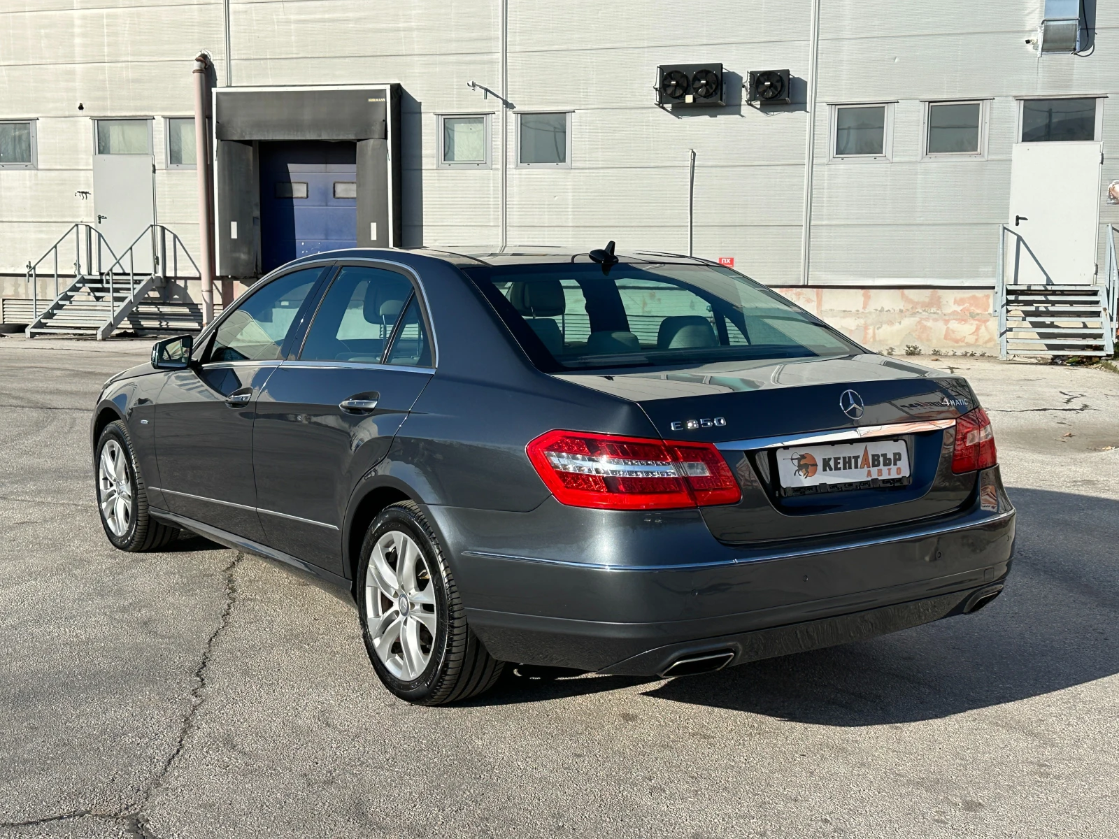 Mercedes-Benz E 350 4Matic, снимка 3 - Автомобили и джипове - 53858344