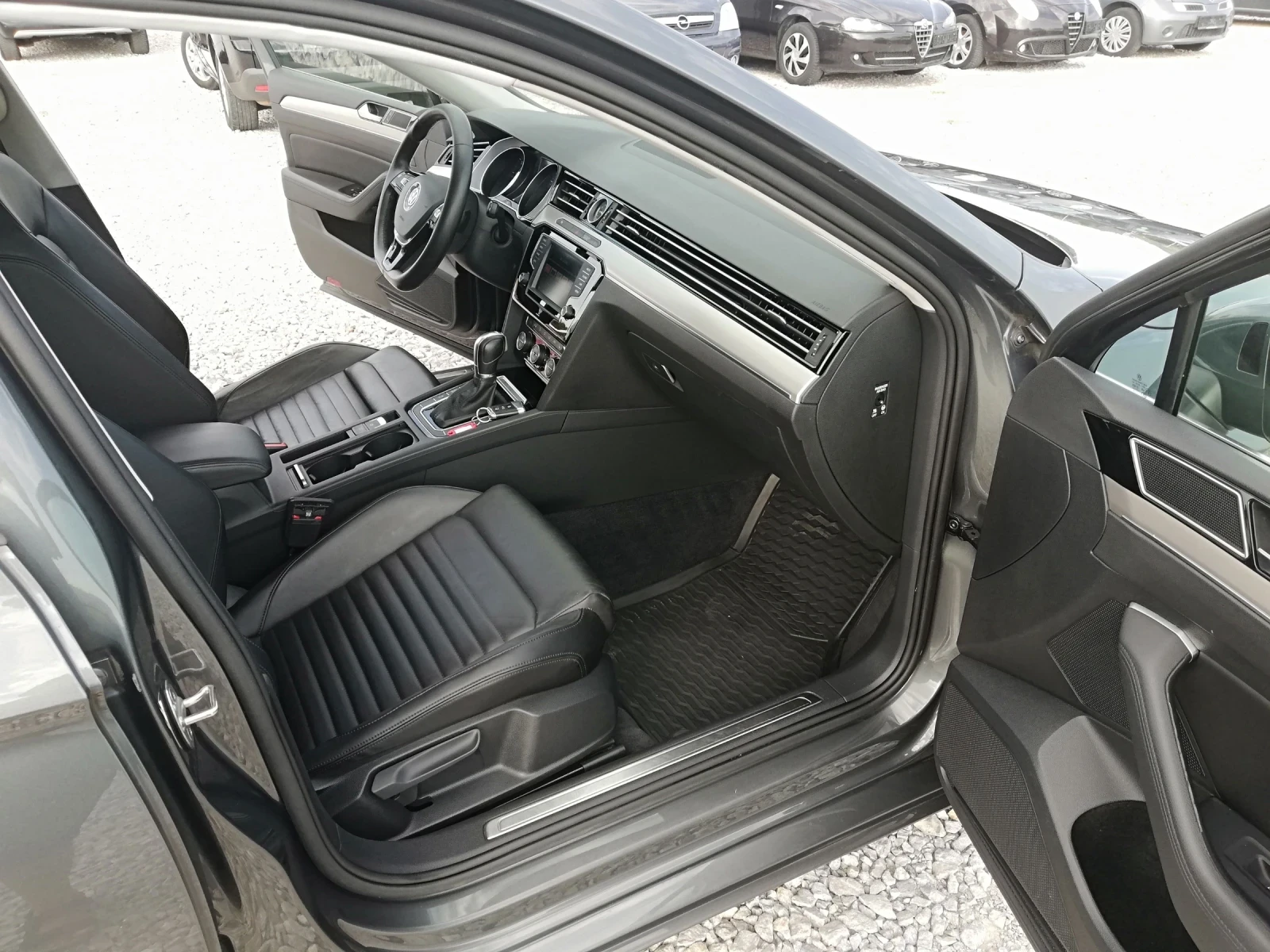 VW Passat 2.0TDI HIGHLINE AVT FUL LED, снимка 9 - Автомобили и джипове - 55895183