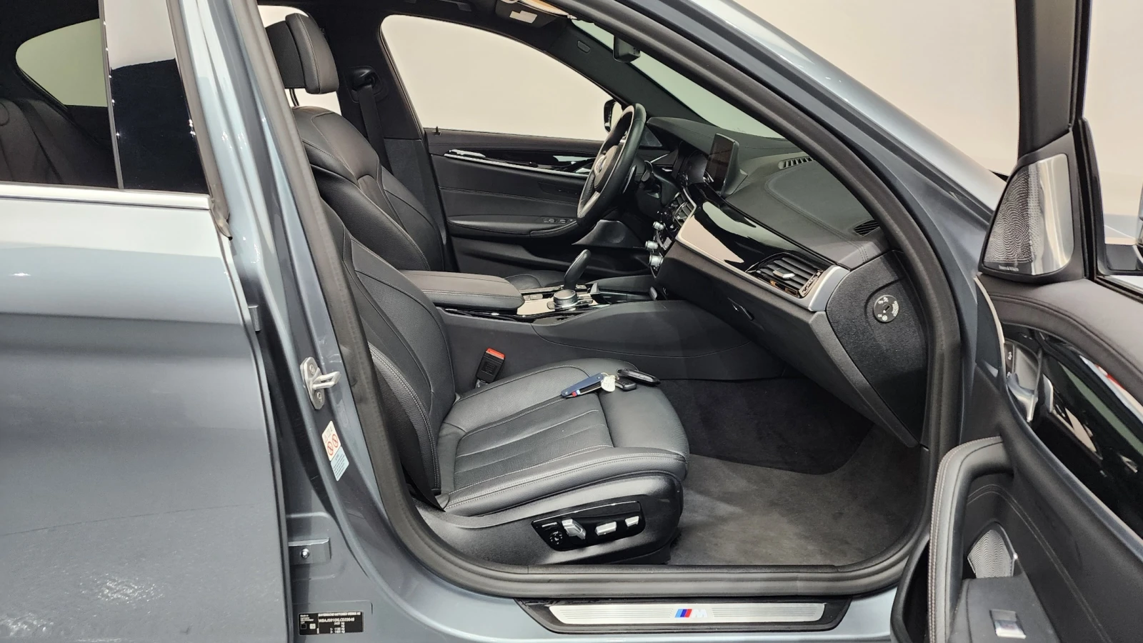 BMW 530E M Sport Plug-in Hybrid, снимка 10 - Автомобили и джипове - 56253387