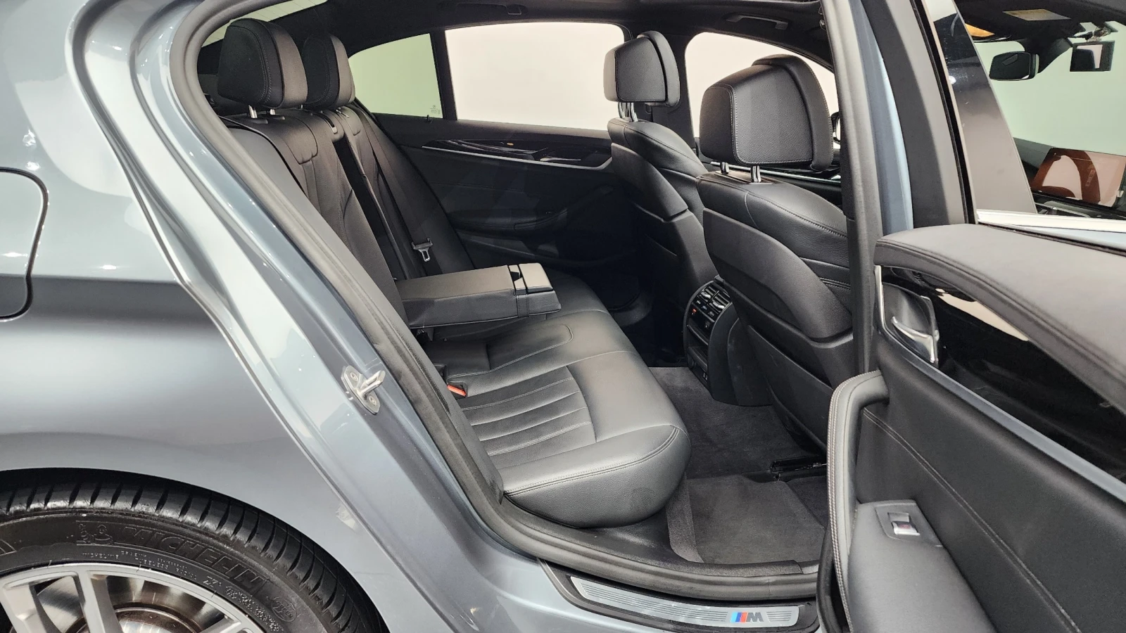 BMW 530E M Sport Plug-in Hybrid, снимка 11 - Автомобили и джипове - 56253387