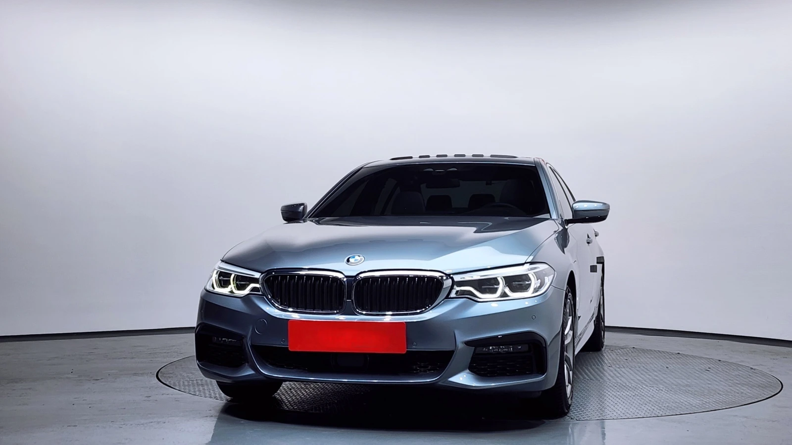 BMW 530E M Sport Plug-in Hybrid, снимка 3 - Автомобили и джипове - 56253387