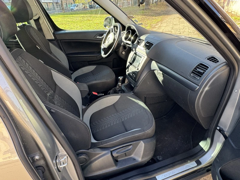 Skoda Yeti Adventure 4x4, снимка 9 - Автомобили и джипове - 52453759