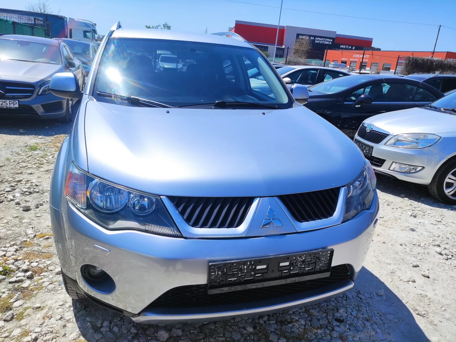 Mitsubishi Outlander 2.0 DiD 4x4 - изображение 5
