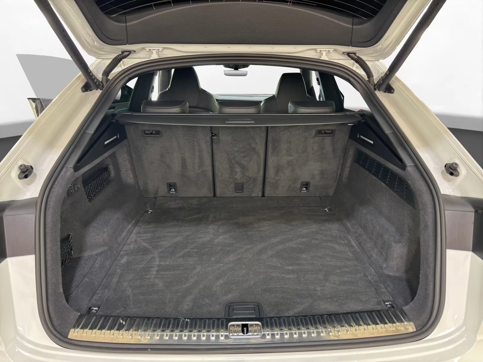 Audi SQ8 4.0 TFSI QUATTRO B&O MATRIX PANORAMA, снимка 13 - Автомобили и джипове - 54458637