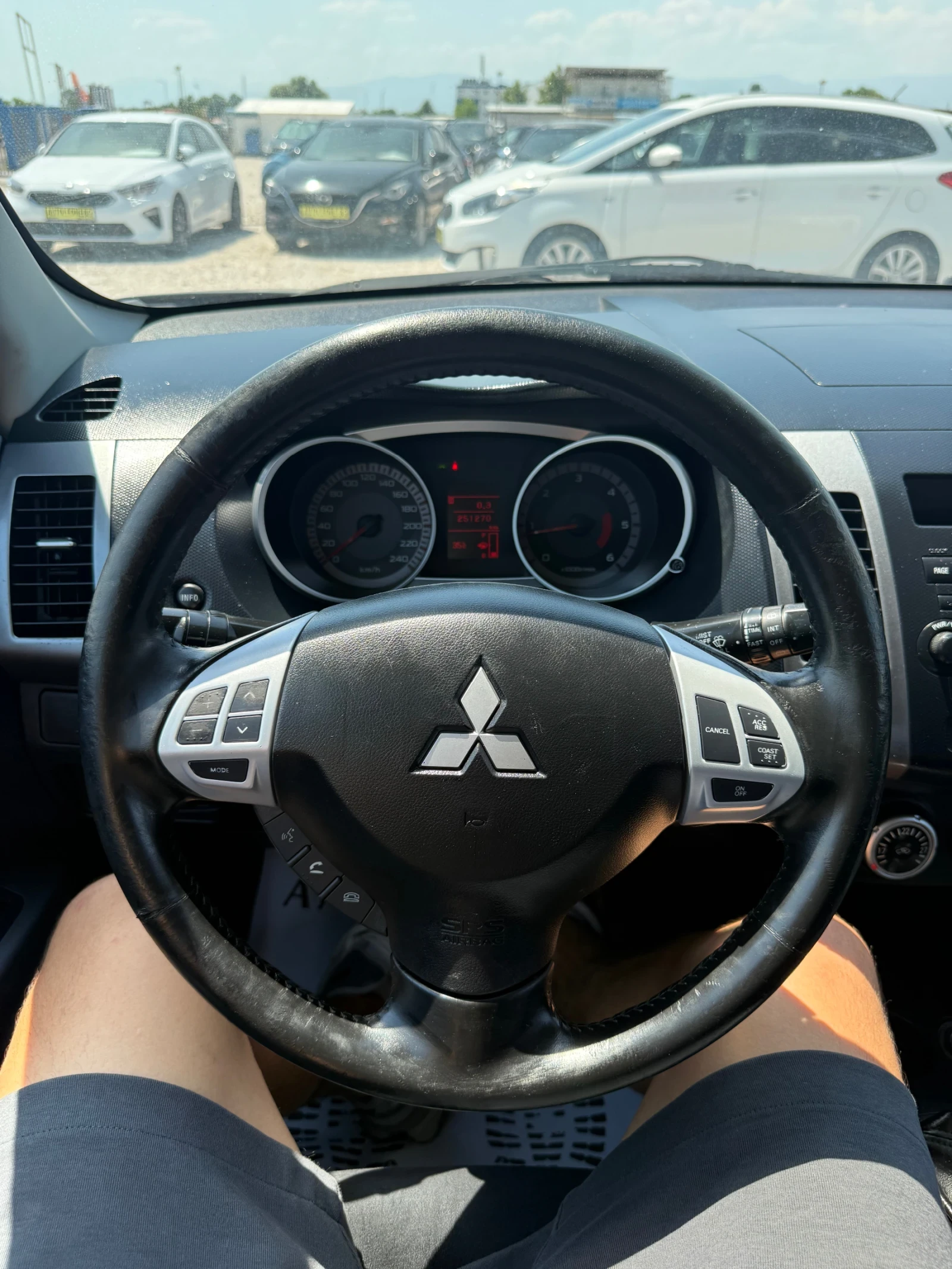 Mitsubishi Outlander 2.0 Di-D 7p. 4x4, снимка 9 - Автомобили и джипове - 55100982